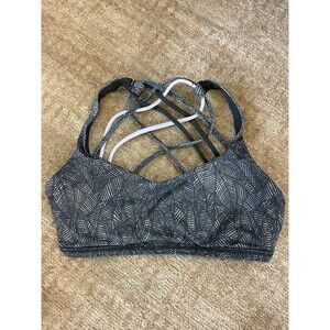 Lululemon size 4 Free To Be Wild Sports  Bra Gator green